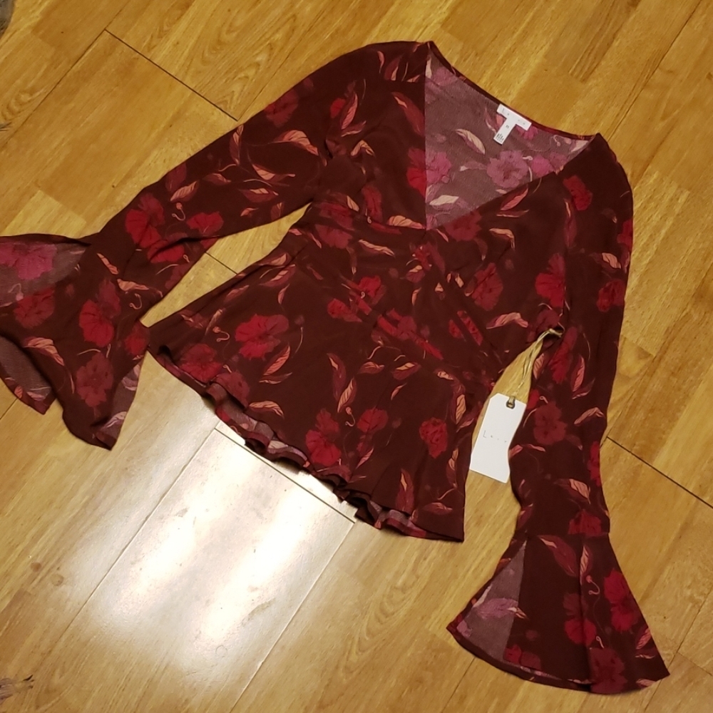 NWT Leith deep vee peplum bell sleeve top XS